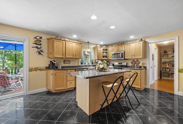 37 Malbone St, Lakeville, MA 02347