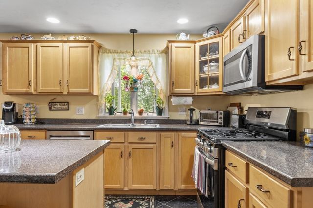 37 Malbone St, Lakeville, MA 02347