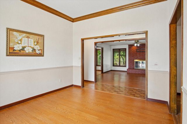 3055 S Oak Avenue, Springfield, MO 65804