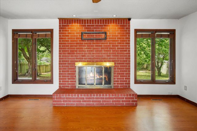 3055 S Oak Avenue, Springfield, MO 65804