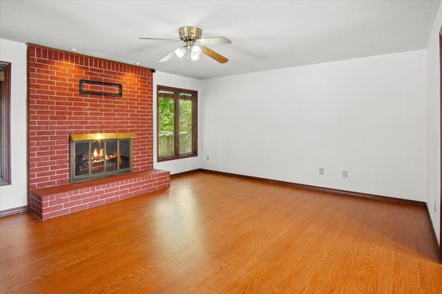 3055 S Oak Avenue, Springfield, MO 65804