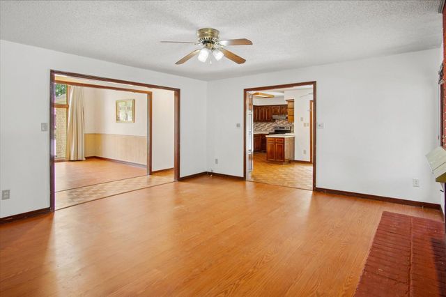 3055 S Oak Avenue, Springfield, MO 65804