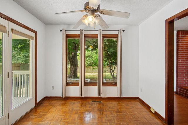 3055 S Oak Avenue, Springfield, MO 65804