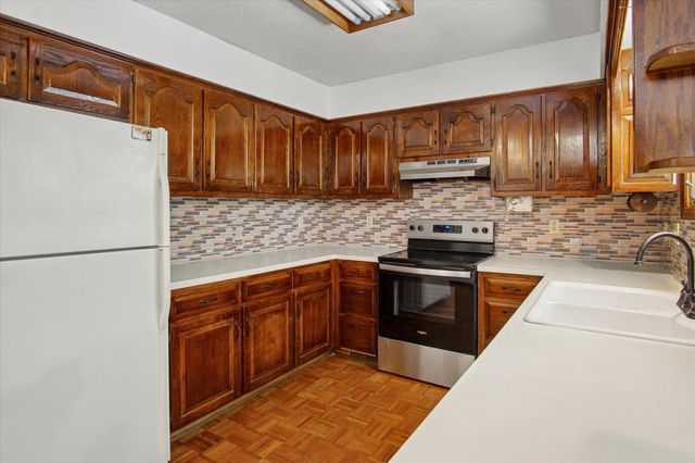 3055 S Oak Avenue, Springfield, MO 65804