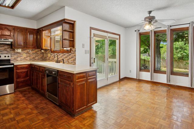 3055 S Oak Avenue, Springfield, MO 65804