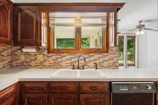 3055 S Oak Avenue, Springfield, MO 65804