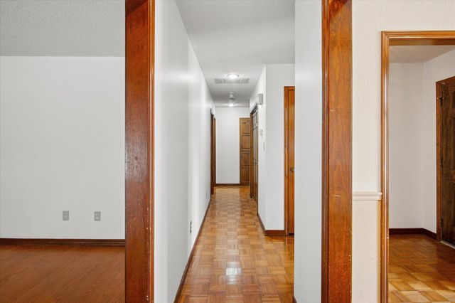 3055 S Oak Avenue, Springfield, MO 65804