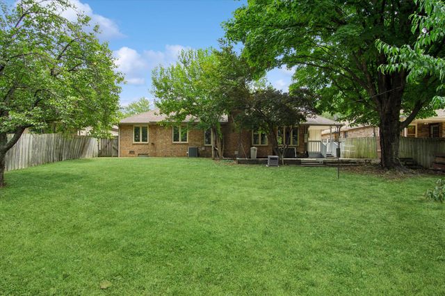 3055 S Oak Avenue, Springfield, MO 65804