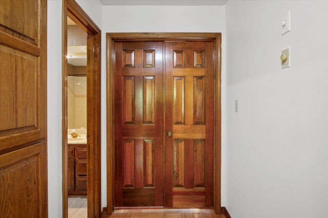 3055 S Oak Avenue, Springfield, MO 65804