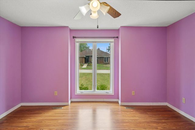 3055 S Oak Avenue, Springfield, MO 65804