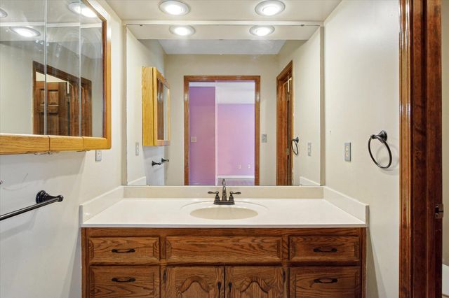 3055 S Oak Avenue, Springfield, MO 65804