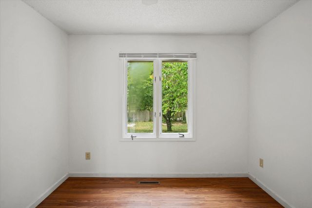 3055 S Oak Avenue, Springfield, MO 65804