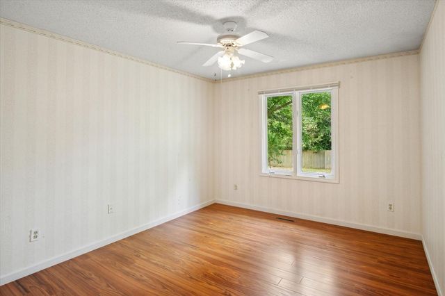 3055 S Oak Avenue, Springfield, MO 65804