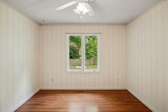 3055 S Oak Avenue, Springfield, MO 65804