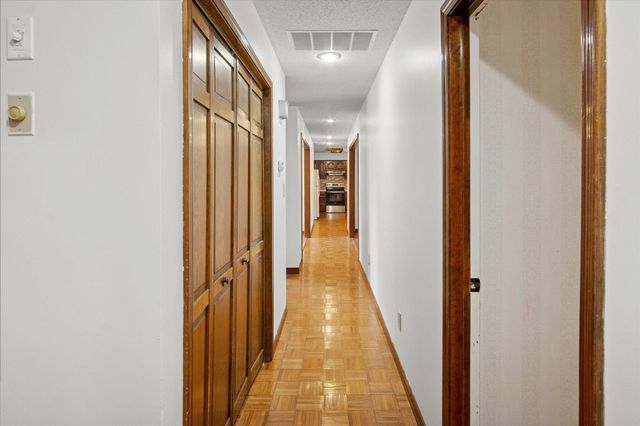 3055 S Oak Avenue, Springfield, MO 65804