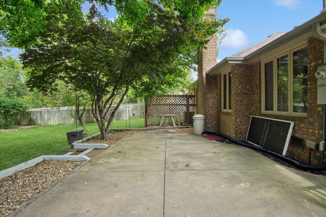 3055 S Oak Avenue, Springfield, MO 65804