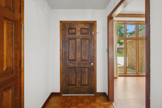 3055 S Oak Avenue, Springfield, MO 65804