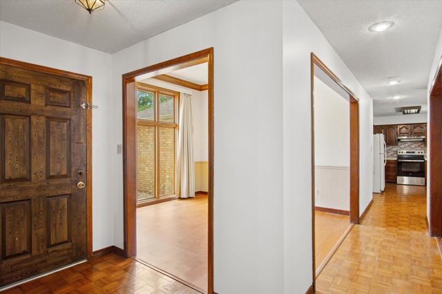 3055 S Oak Avenue, Springfield, MO 65804