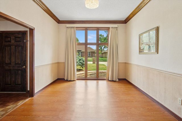 3055 S Oak Avenue, Springfield, MO 65804