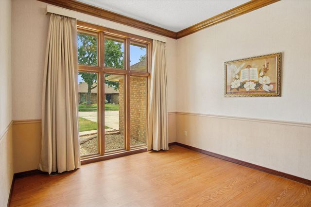 3055 S Oak Avenue, Springfield, MO 65804