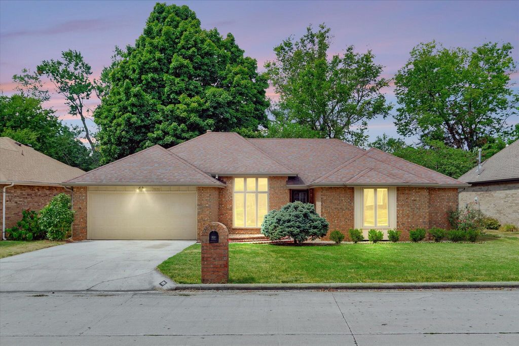 3055 S Oak Avenue, Springfield, MO 65804