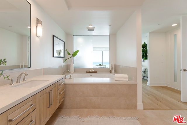 17325 Castellammare Drive 401, Pacific Palisades (los Angeles), CA 90272