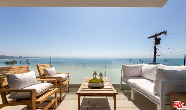 17325 Castellammare Drive 401, Pacific Palisades (los Angeles), CA 90272