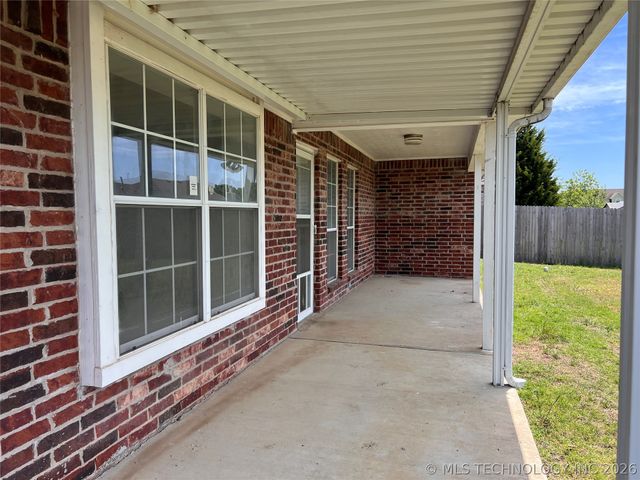10766 E 121st Street North N, Collinsville, OK 74021