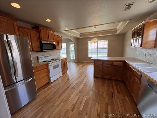 10766 E 121st Street North N, Collinsville, OK 74021