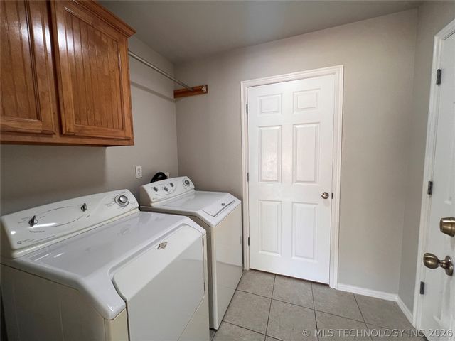 10766 E 121st Street North N, Collinsville, OK 74021