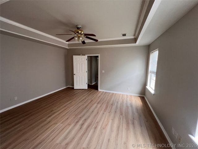10766 E 121st Street North N, Collinsville, OK 74021