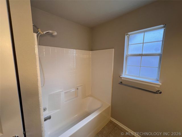 10766 E 121st Street North N, Collinsville, OK 74021