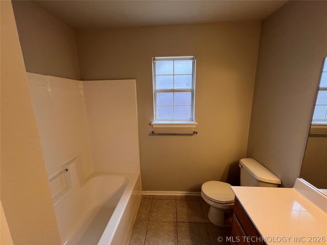 10766 E 121st Street North N, Collinsville, OK 74021
