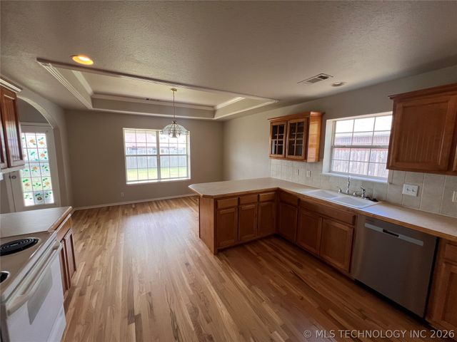 10766 E 121st Street North N, Collinsville, OK 74021