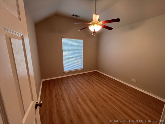 10766 E 121st Street North N, Collinsville, OK 74021
