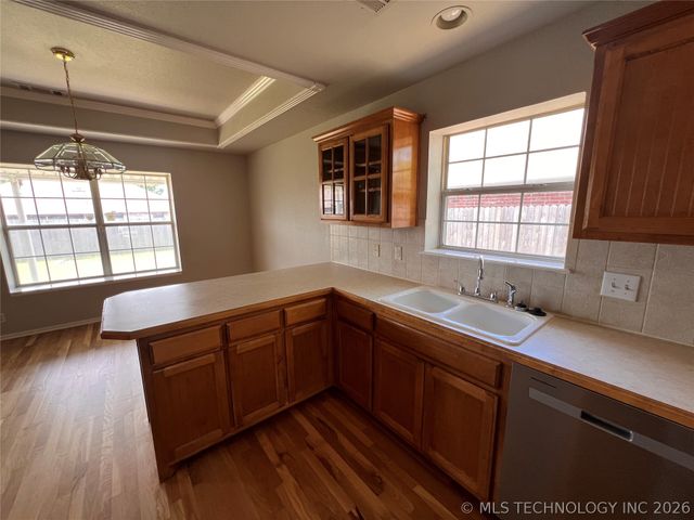 10766 E 121st Street North N, Collinsville, OK 74021