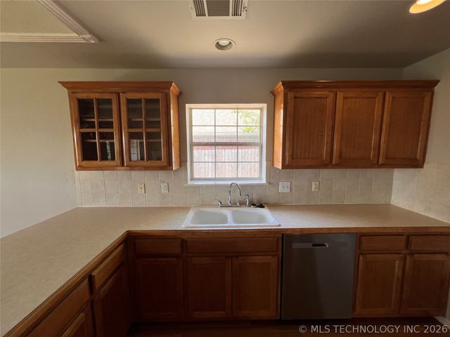 10766 E 121st Street North N, Collinsville, OK 74021
