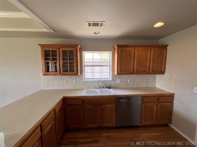 10766 E 121st Street North N, Collinsville, OK 74021