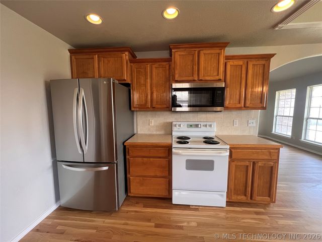 10766 E 121st Street North N, Collinsville, OK 74021