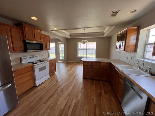 10766 E 121st Street North N, Collinsville, OK 74021