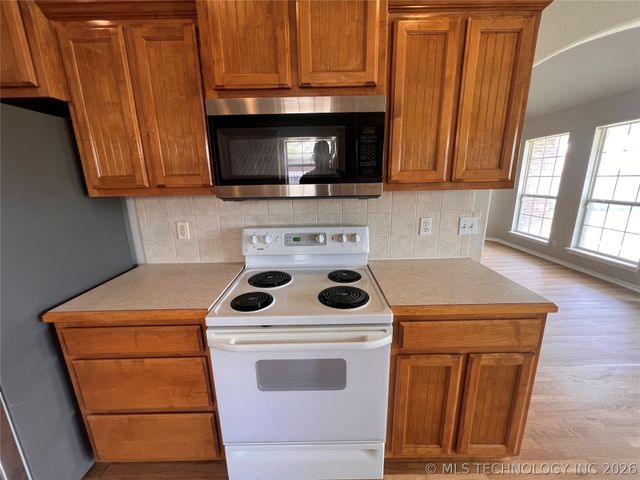 10766 E 121st Street North N, Collinsville, OK 74021