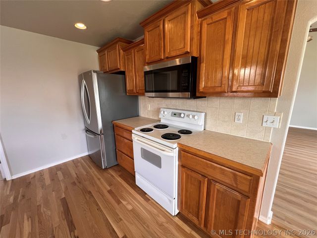 10766 E 121st Street North N, Collinsville, OK 74021