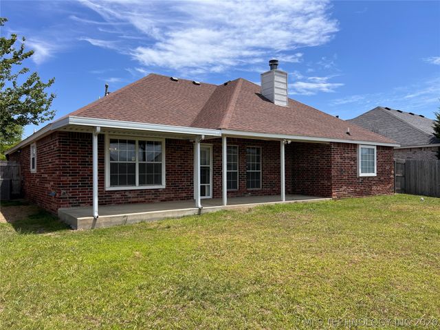 10766 E 121st Street North N, Collinsville, OK 74021