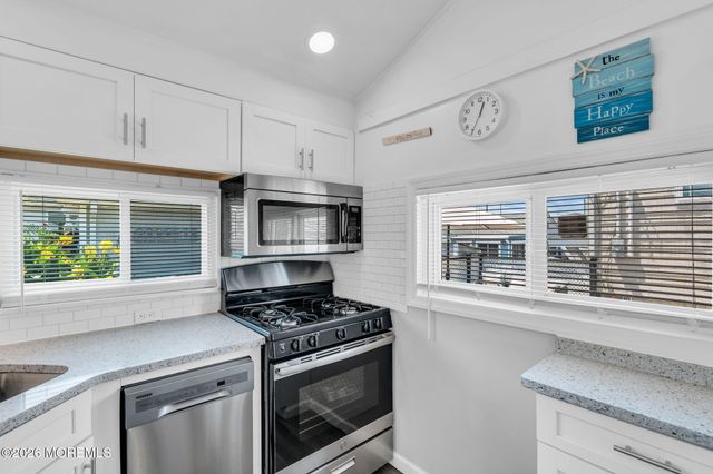 15 E Bayberry Way, Lavallette, NJ 08735