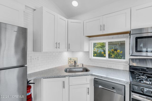 15 E Bayberry Way, Lavallette, NJ 08735