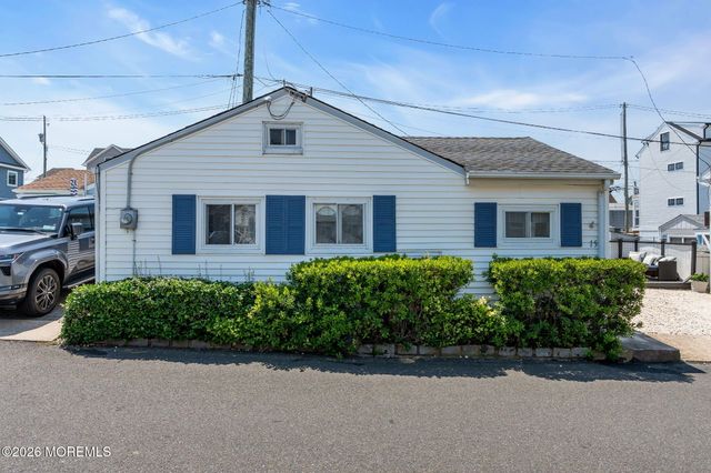 15 E Bayberry Way, Lavallette, NJ 08735