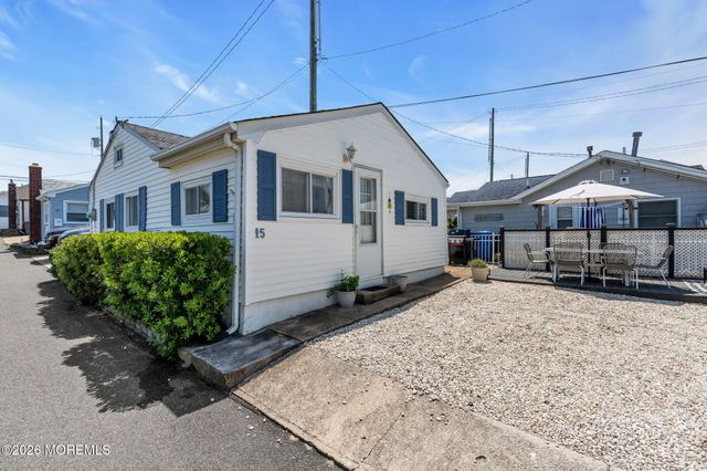 15 E Bayberry Way, Lavallette, NJ 08735