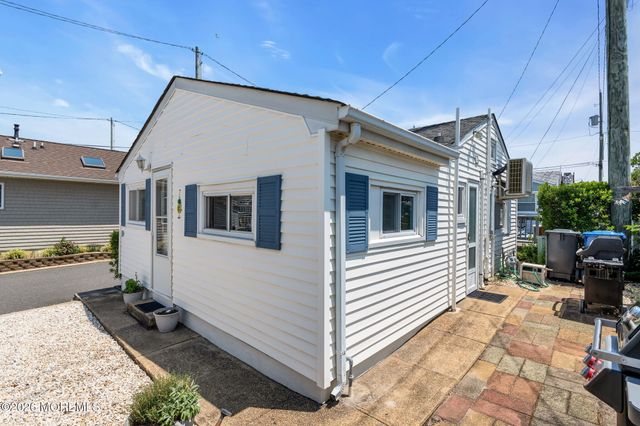 15 E Bayberry Way, Lavallette, NJ 08735