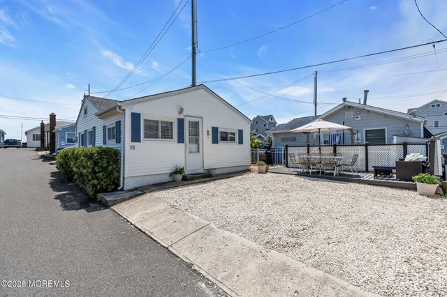 15 E Bayberry Way, Lavallette, NJ 08735