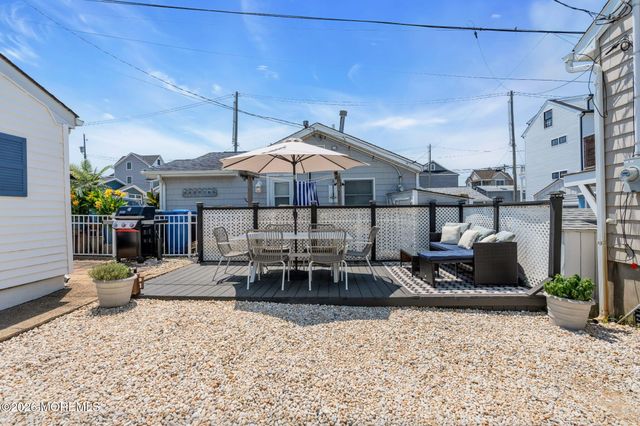 15 E Bayberry Way, Lavallette, NJ 08735